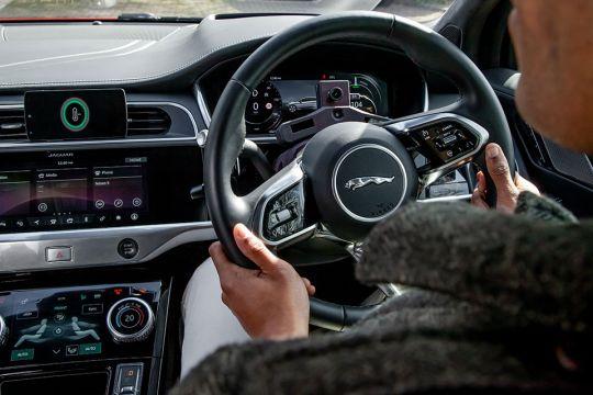 Nove-tehnologije-kompanije-Jaguar-Land-Rover-pomažu-u-redukovanju-stresa-2